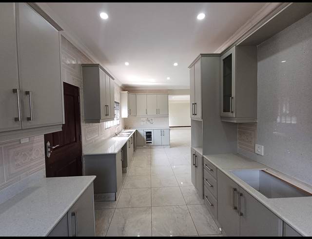 5 BEDROOM HOUSE FOR SALE IN HILTON GARDENS